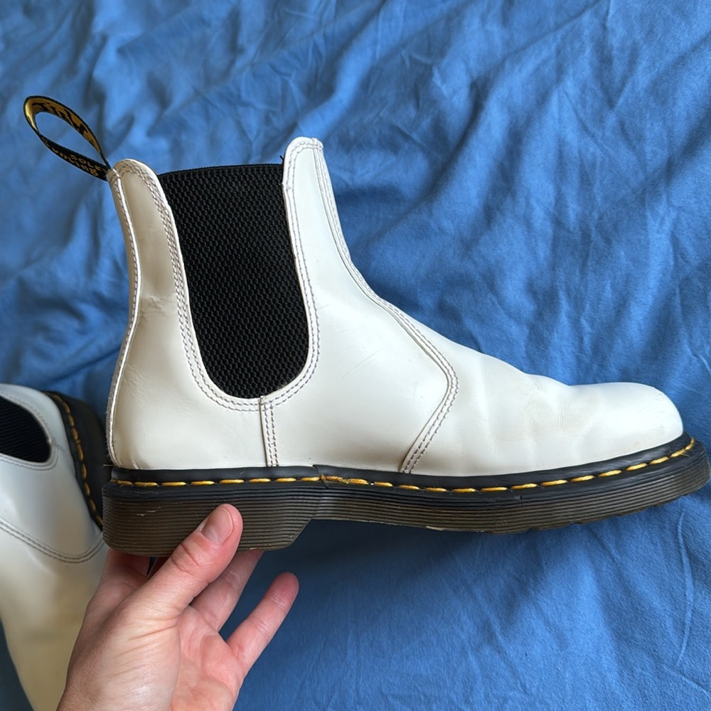 SALE DR. MARTENS WOMEN'S 2976 YELLOW STITCH SMOOTH LEATHER CHELSEA White size 8 - Picture 7 of 13